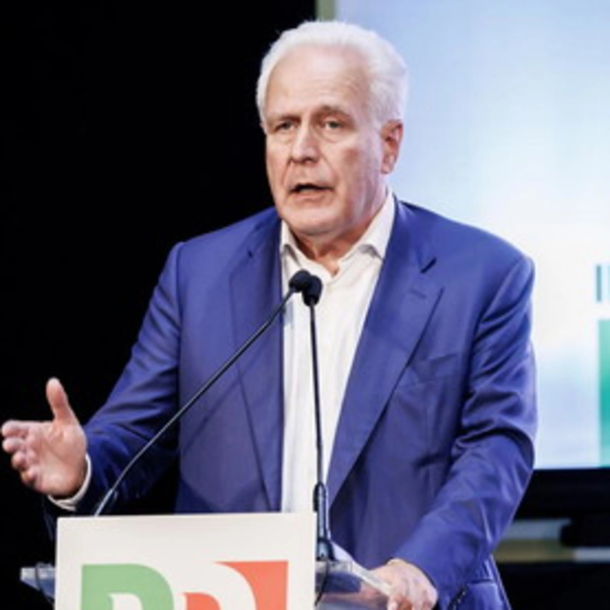 Mps, retromarcia a sinistra: "Lasciateci la banca"