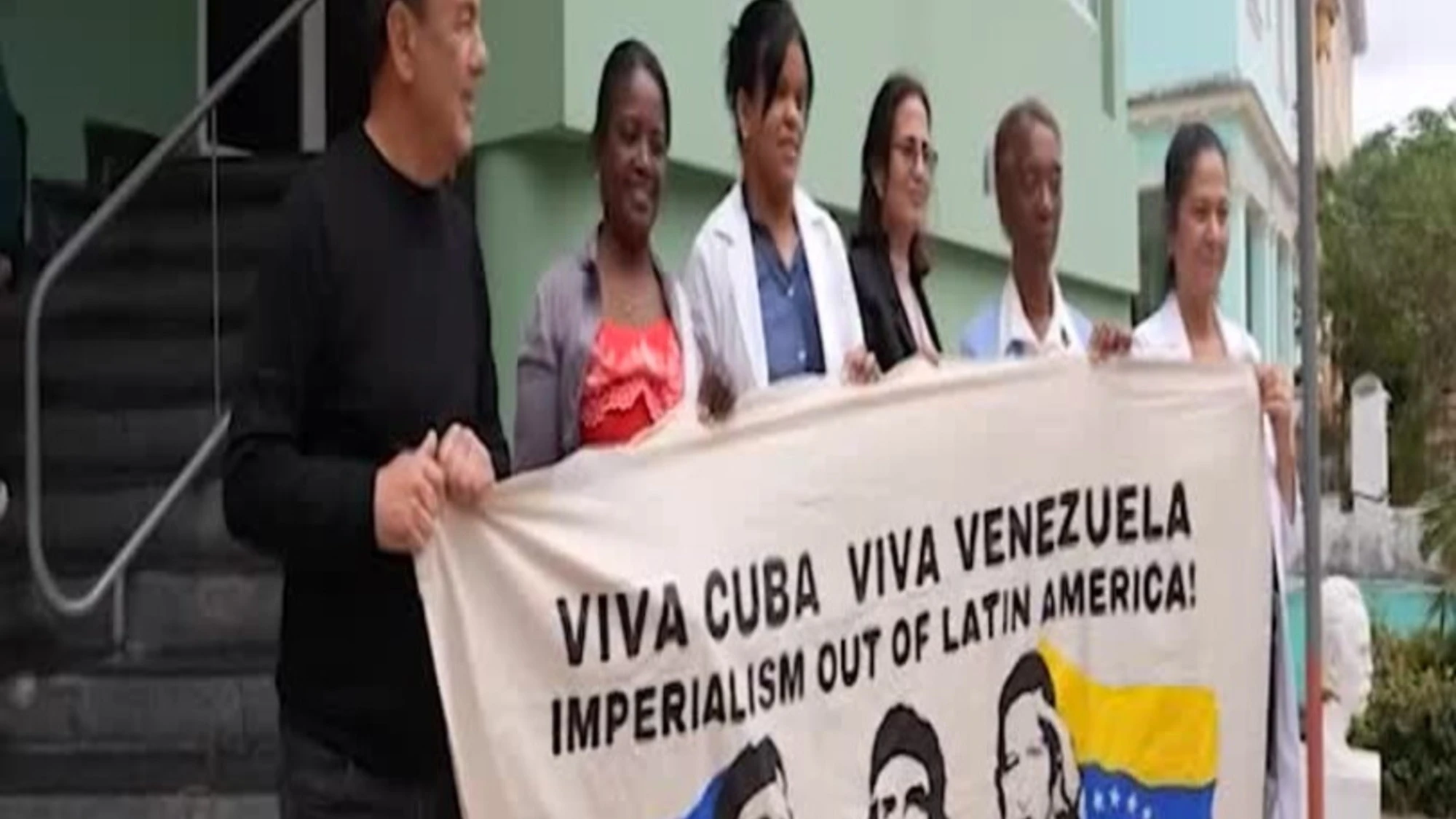 Flotilla, Mimmo Lucano a Cuba: "In nome di chi sono qui", sfregio all'Italia