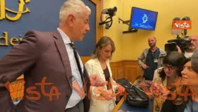 Cannabis sopra al decreto sicurezza in Parlamento, la protesta di Più Europa