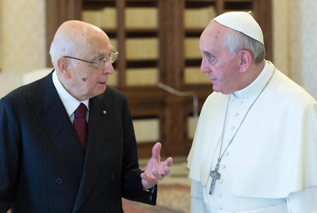 Giorgio Napolitano incontra Papa Francesco: cosa c'è dietro il faccia a faccia