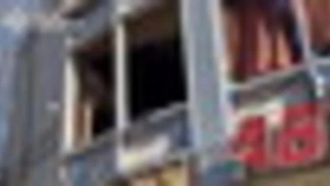 Ucraina, i danni dopo gli attacchi a Kiev e vicino a Odessa: 13 morti