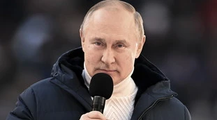 Vladimir Putin, il sondaggio-choc: "Quanti italiani stanno con lui". Le cifre: chi (e quanti) sono