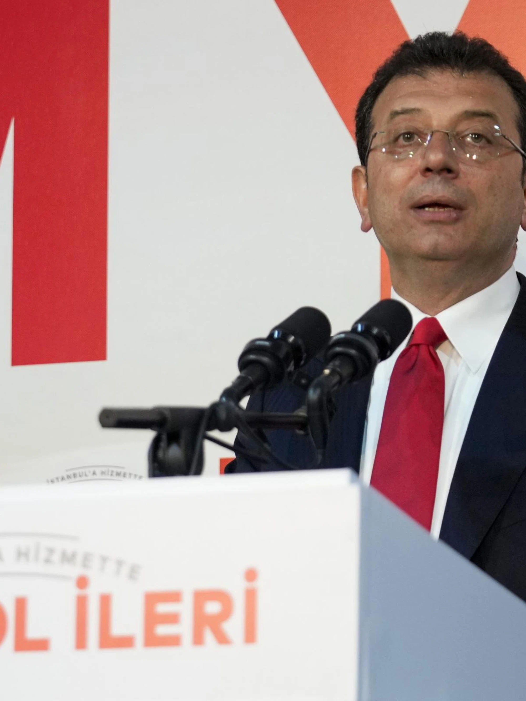 Arrestato il sindaco di Istanbul: terremoto giudiziario in Turchia, chi è Ekrem Imamoglu