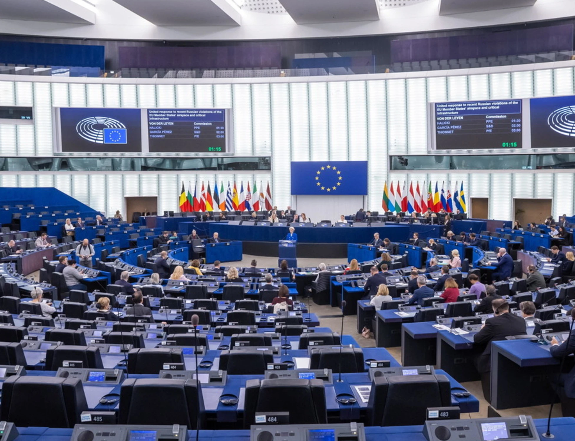 Ue, FdI denuncia il colpo di mano: "3,6 miliardi ai gay votati da un'aula deserta"