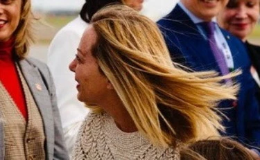 Giorgia Meloni, una foto e due parole: FdI fa impazzire la sinistra