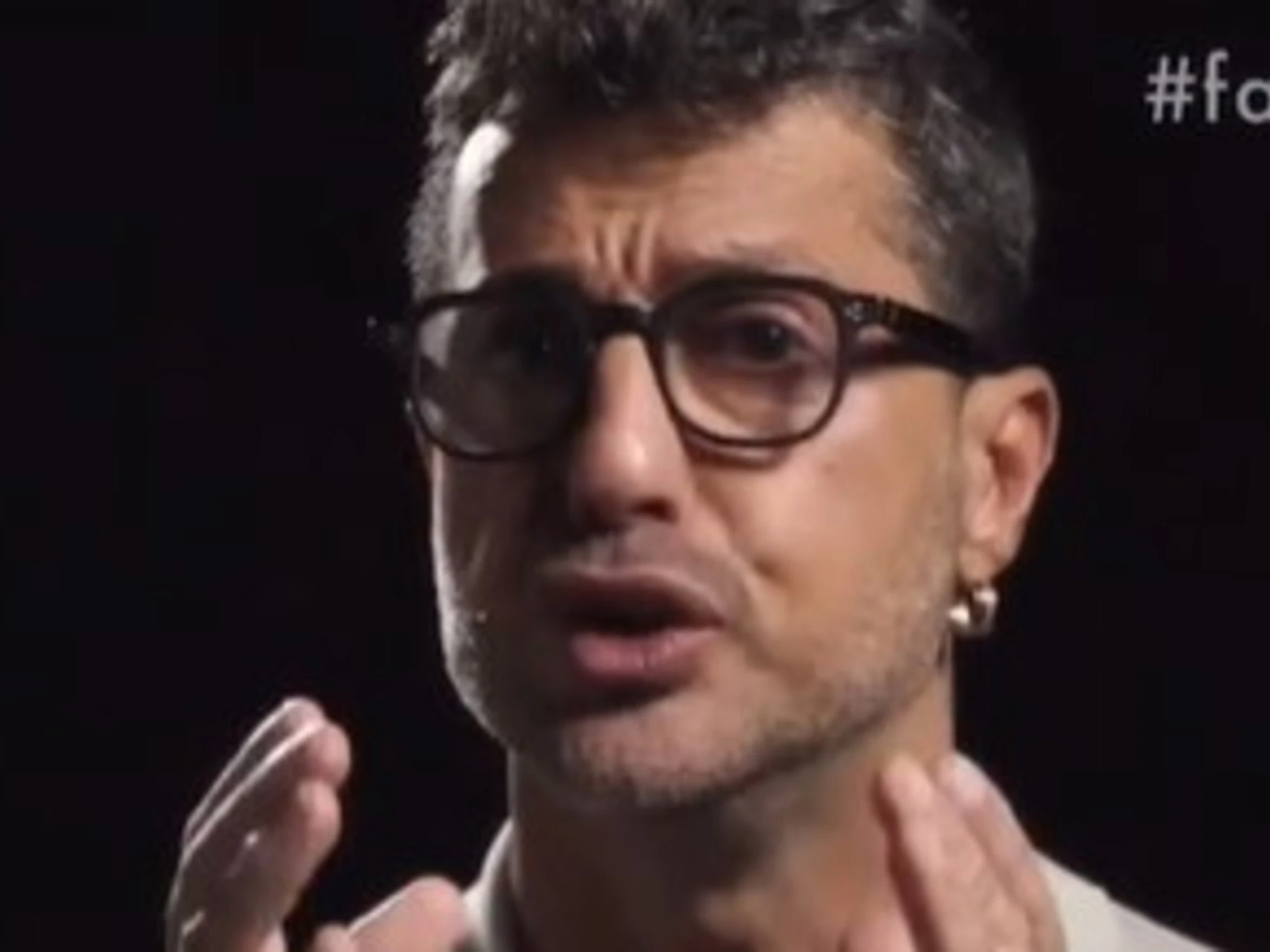 Fabrizio Corona aggredito, catenate e minacce: "Facciamo male a tuo figlio"