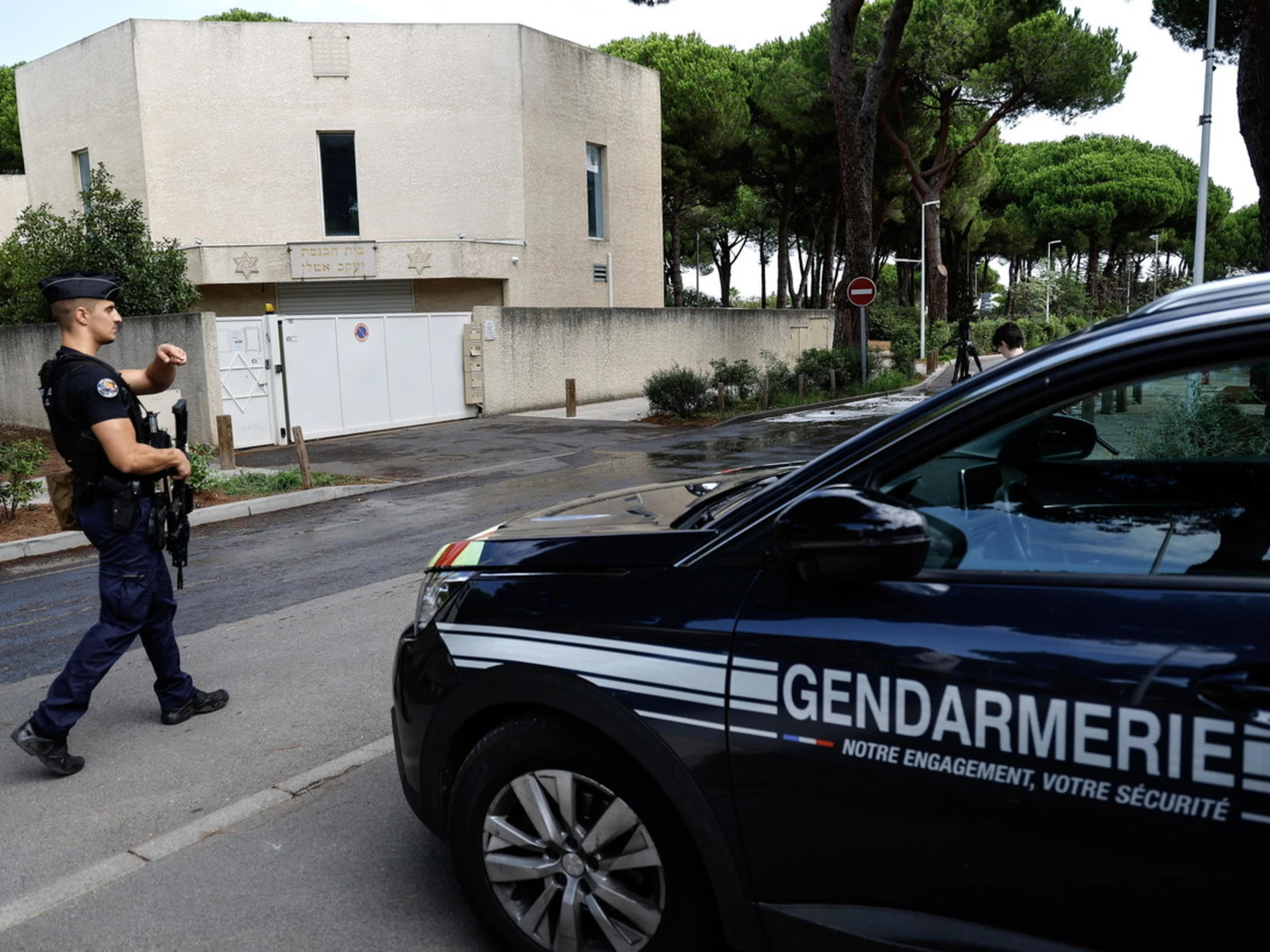 Francia sotto choc: studente uccide a coltellate l'assistente scolastica