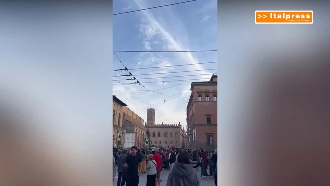Pro-Pal, a Bologna funamboli sospesi a decine di metri per protesta