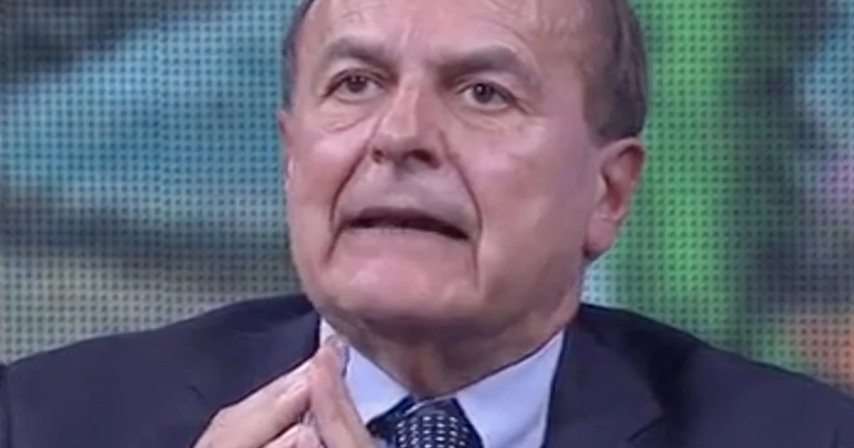 DiMartedì, Giovanni Floris costretto a togliere l'audio a Pierluigi Bersani: "Si calmi, dove crede di essere?"