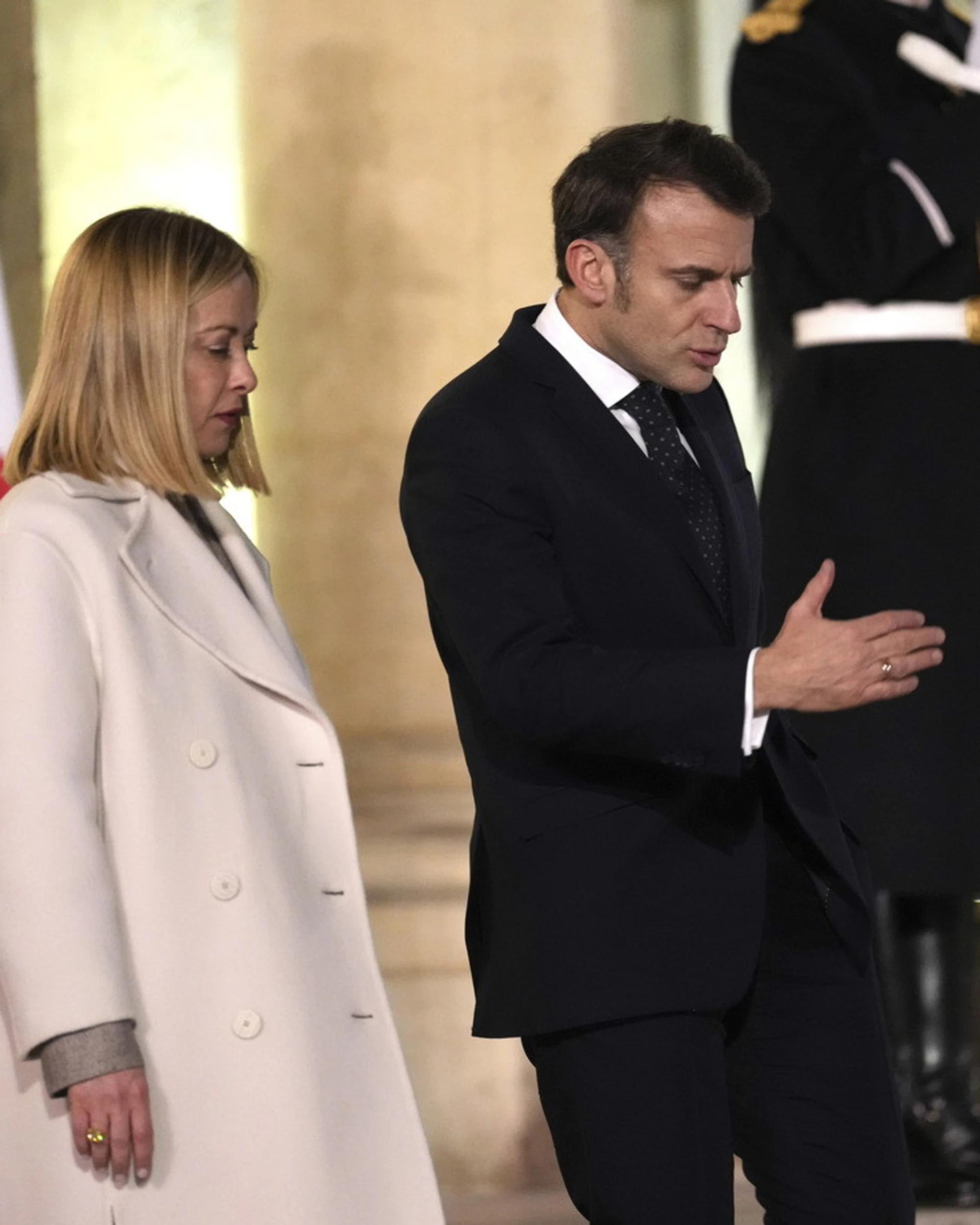 Francia contro Meloni? Siluro-FdI: "E Macron tutto bene?"