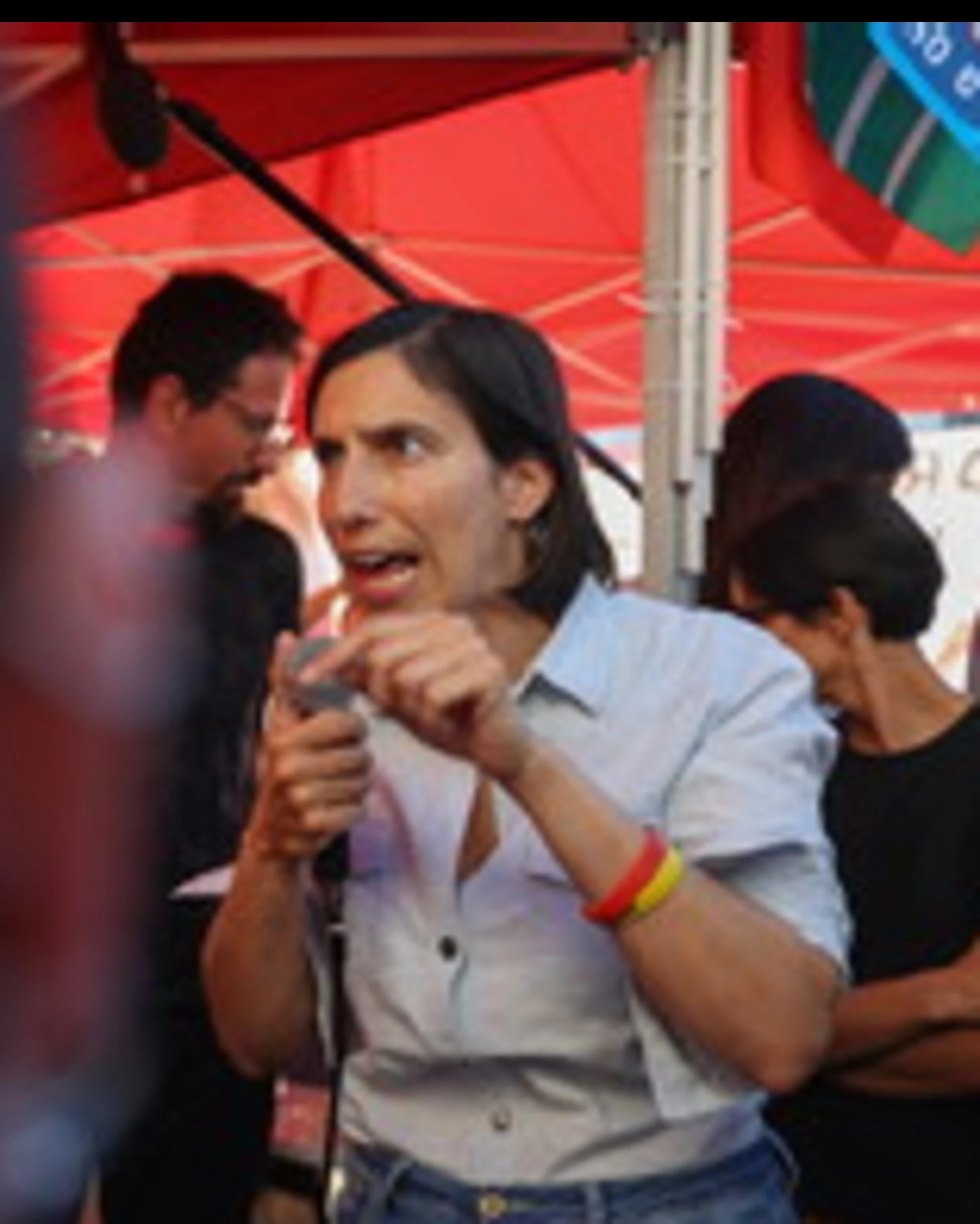 Schlein, Meloni vola a New York e lei sbotta: "Non è democrazia"