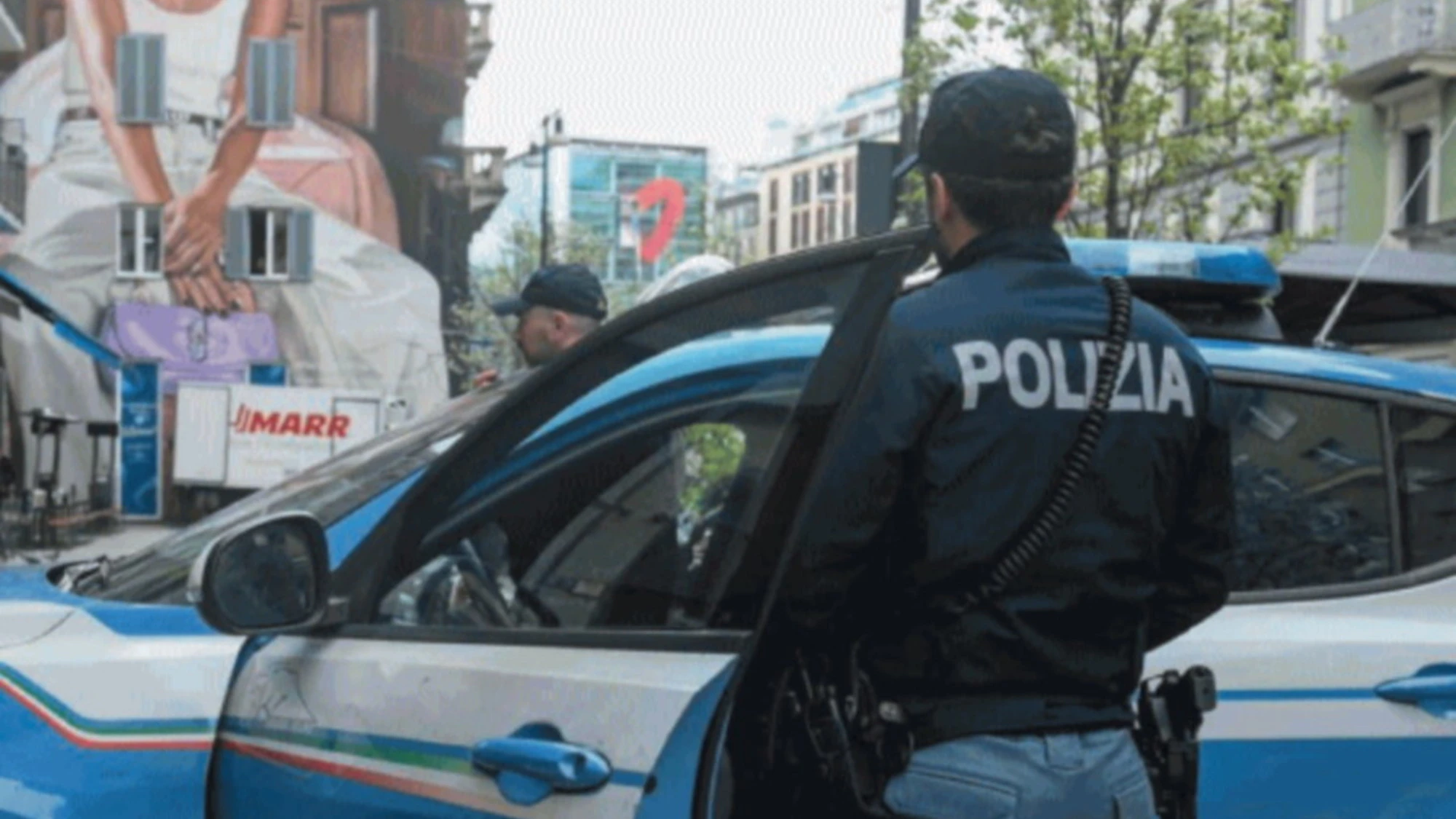 Immigrazione, il mercato nero delle residenze: fino a 2mila euro per averne una "fittizia"