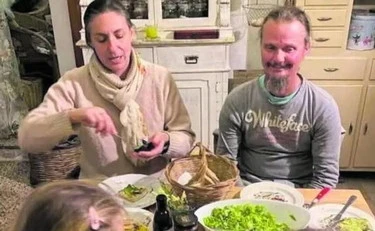 Famiglia nel bosco, lo stato resti fuori dalla casa