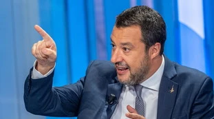 Salvini travolge Schlein: "Si ride o si piange?", scatta la rissa