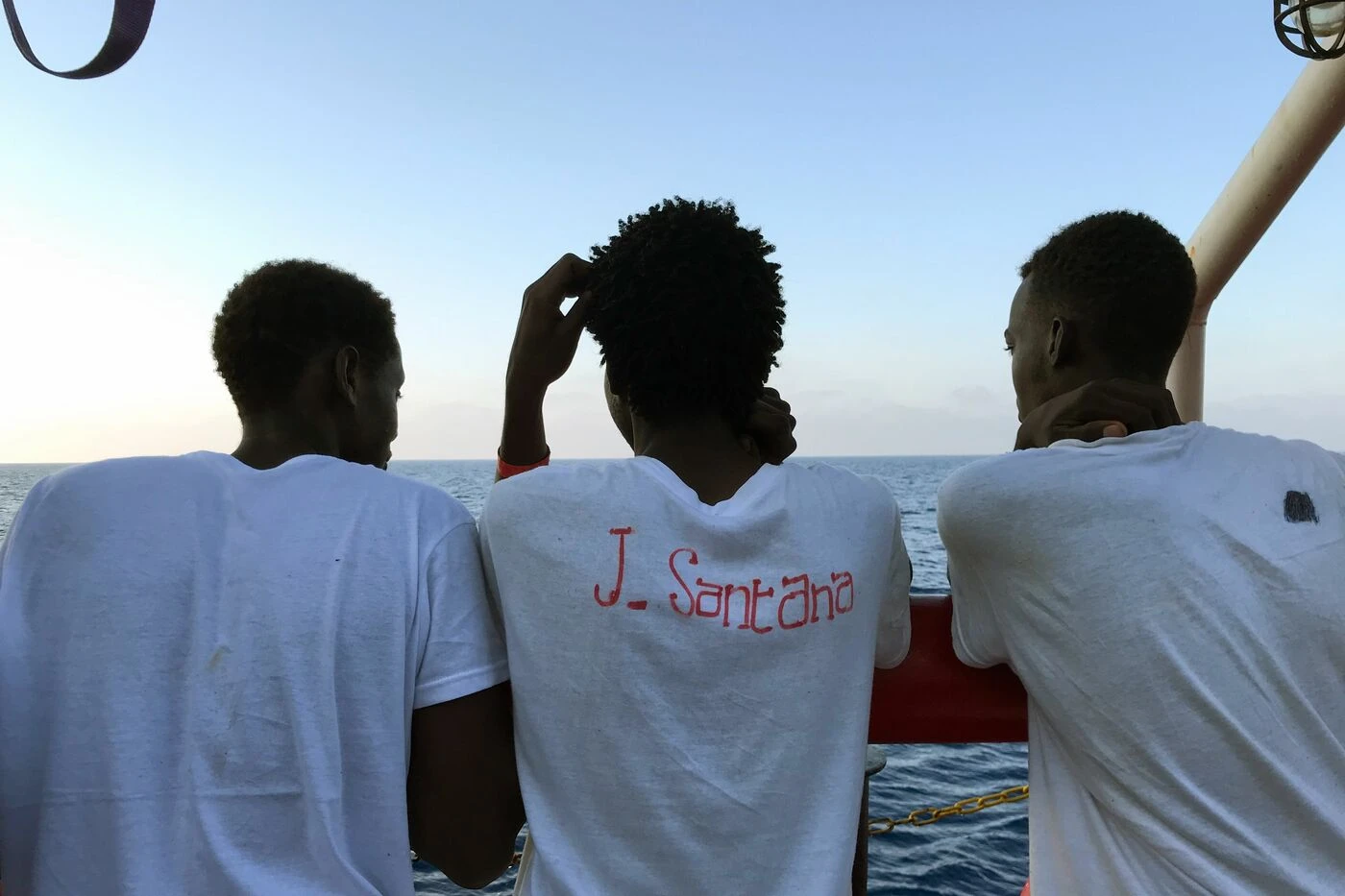 Lampedusa, barchino si ribalta. Strage: si temono 30 morti. Open Arms porta in Italia altri 40 migranti