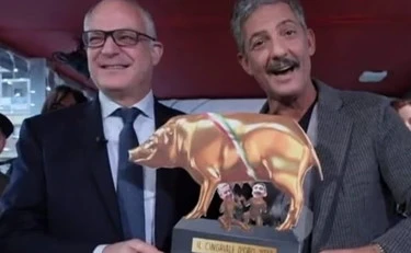 La Pennicanza, Fiorello irride Gualtieri: "Mano moscia, nemmeno mi ha salutato"