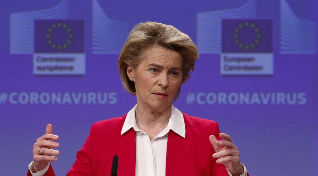 Coronavirus, Ursula Von der Leyen "in auto-isolamento". Allarme contagio a Bruxelles, Parigi in pre-lockdown