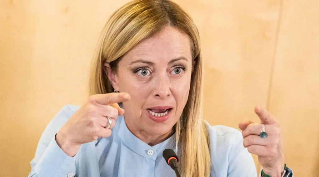 Giorgia Meloni, l'attacco a Draghi del 2 giugno: "Sventolo più in alto il tricolore"