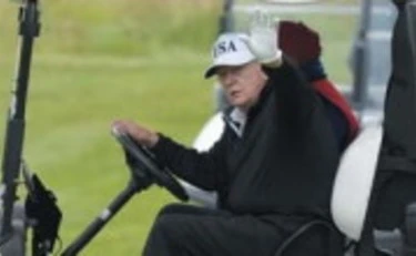 Donald Trump, ossessione sul campo da golf: si dice che...