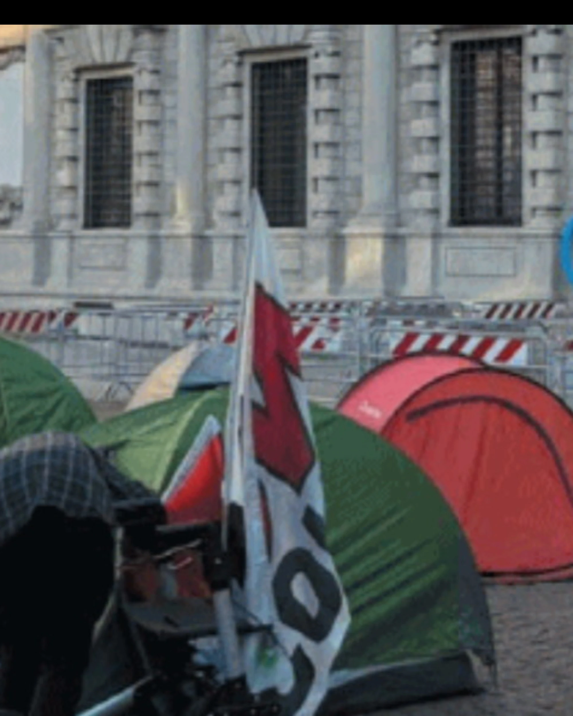 Che vergogna piazza Scala trasformata in tendopoli