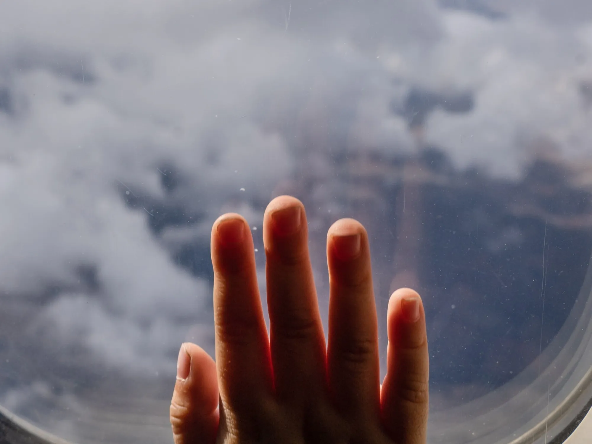 Leggi l'articolo: "Io la cintura non la allaccio": volo cancellato per un bimbo