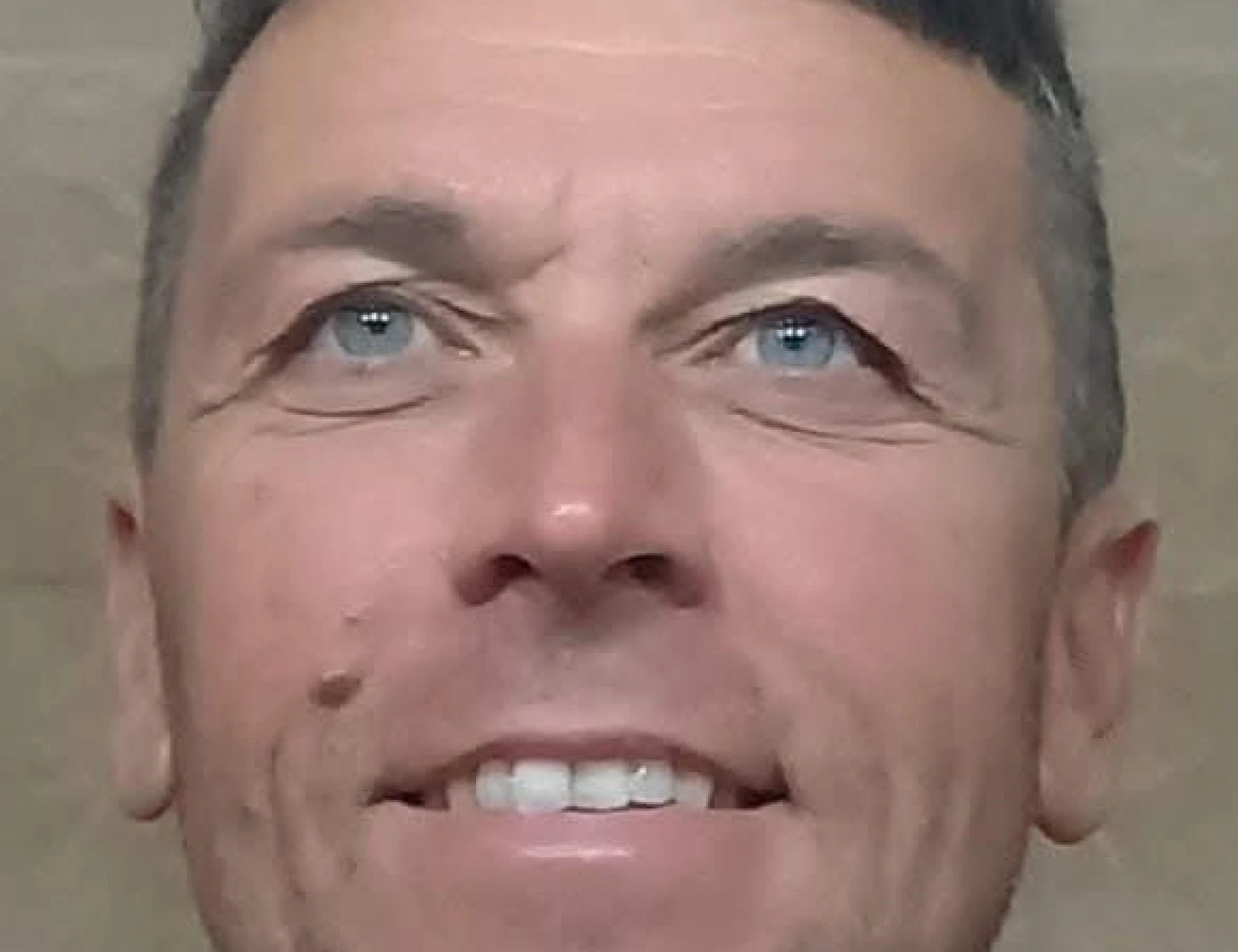 Massa, papà ucciso davanti al figlio. Il cognato: "Gli hanno rotto l'osso del collo"