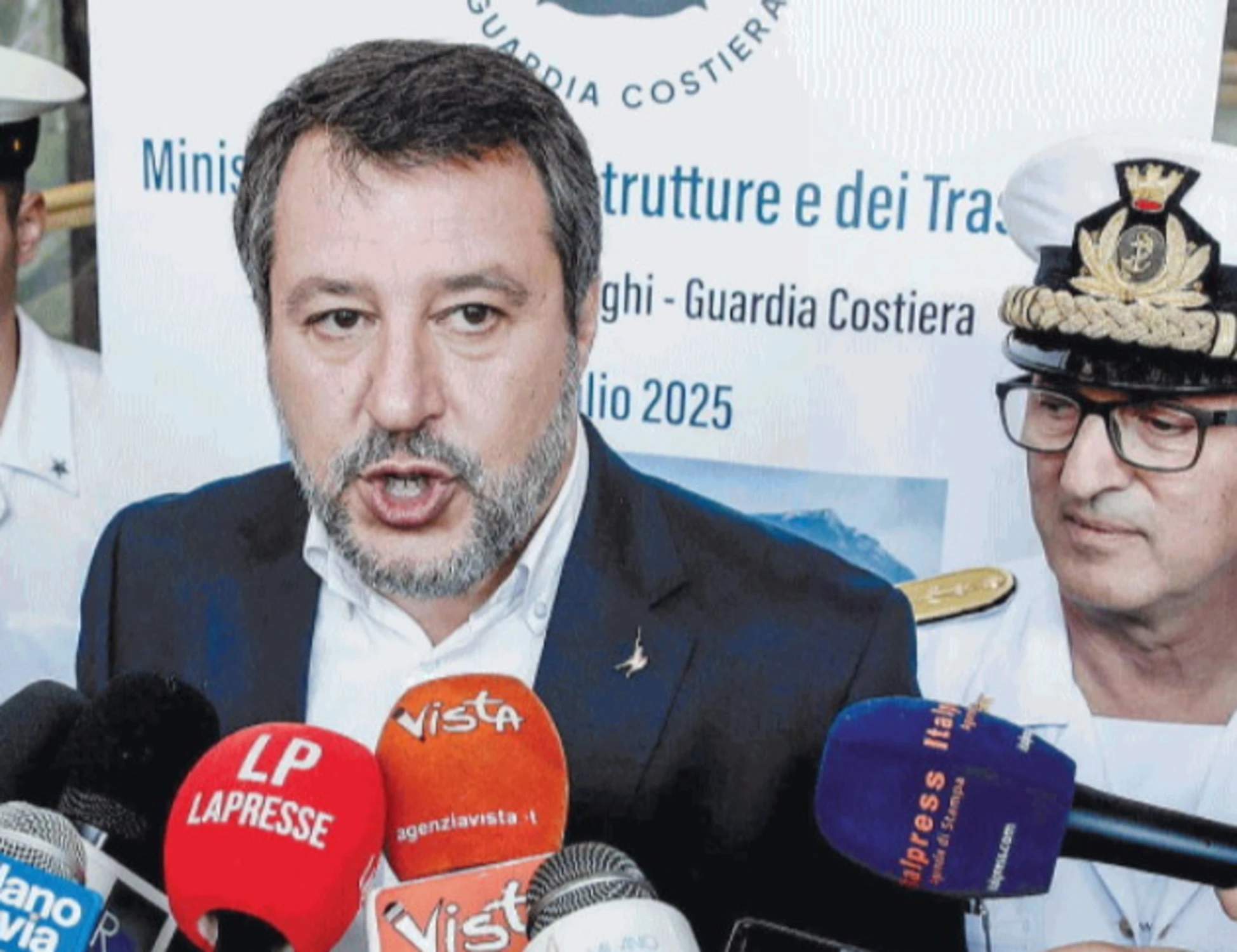 Open Arms, Ong e comunisti esultano con le toghe: "Andiamo avanti"