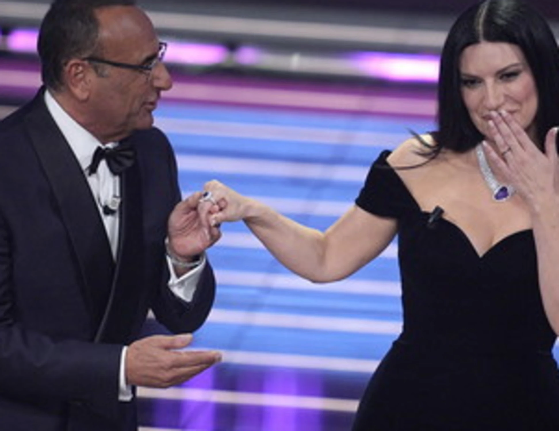 Sanremo 2026, Aldo Grasso stronca Laura Pausini: "Con quei modi caserecci..."