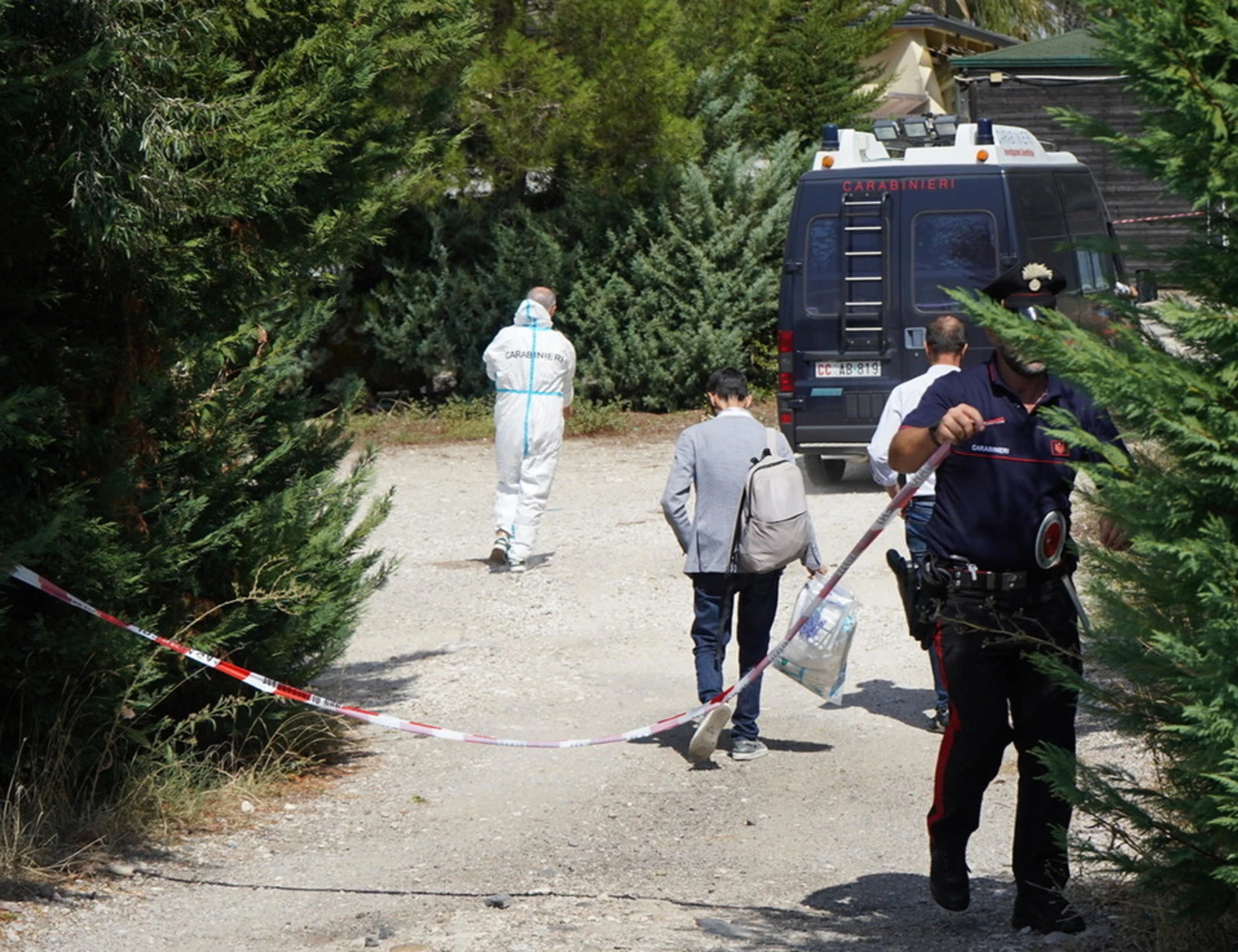 Benevento, uccide i due fratelli e si toglie la vita: si indaga sul movente