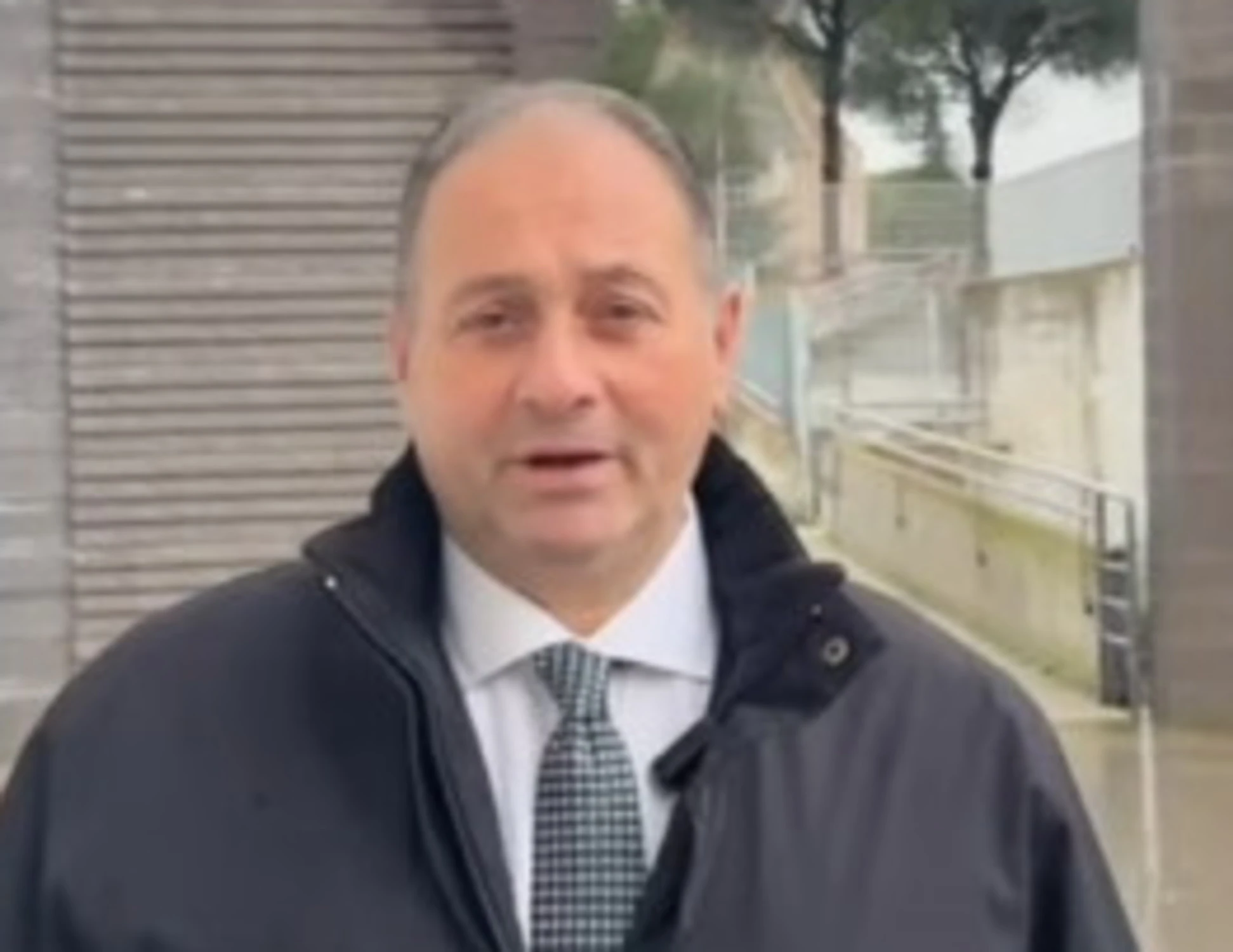 Roma, FdI denuncia: "Il Pd rifiuta le case popolari per aiutare gli occupanti"