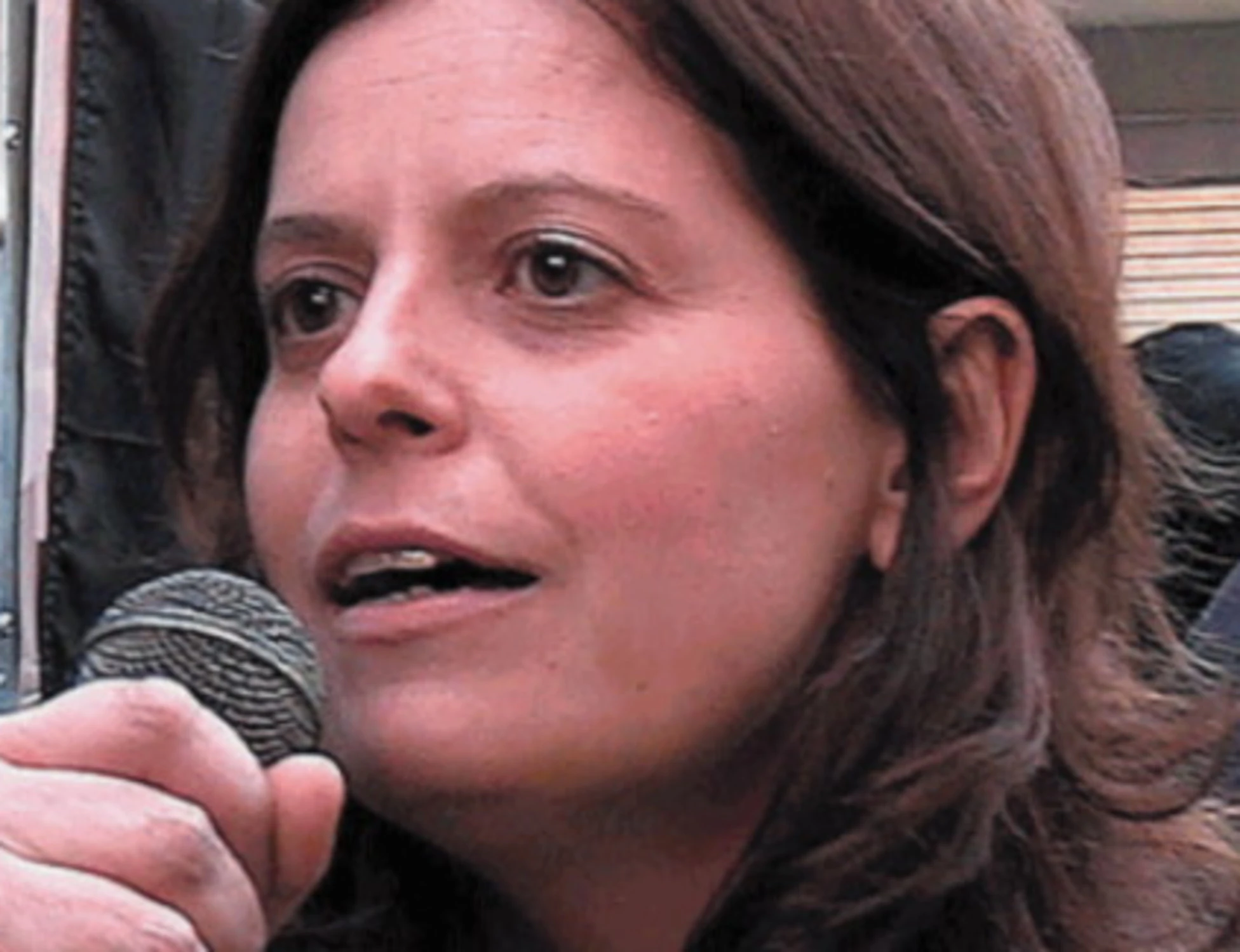 Ilaria Salis, sbugiardata da Berlino: "Lei sa perché è stata colpita da quel provvedimento"
