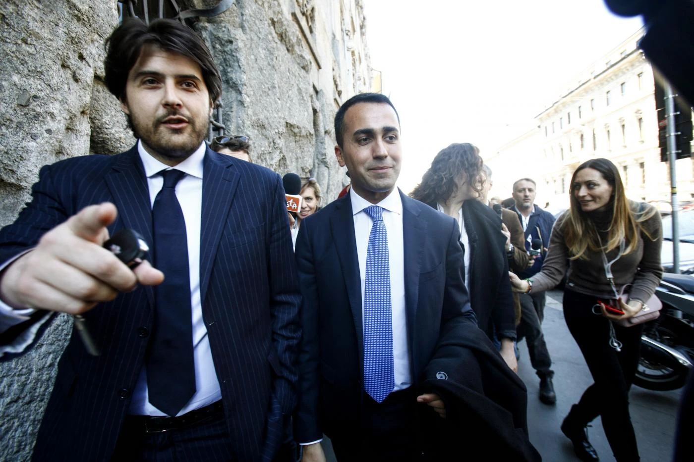 Di Battista, Buffagni e il sondaggio riservato sull'inciucio: "Se ci alleiamo con il Pd il M5s va al 5%"