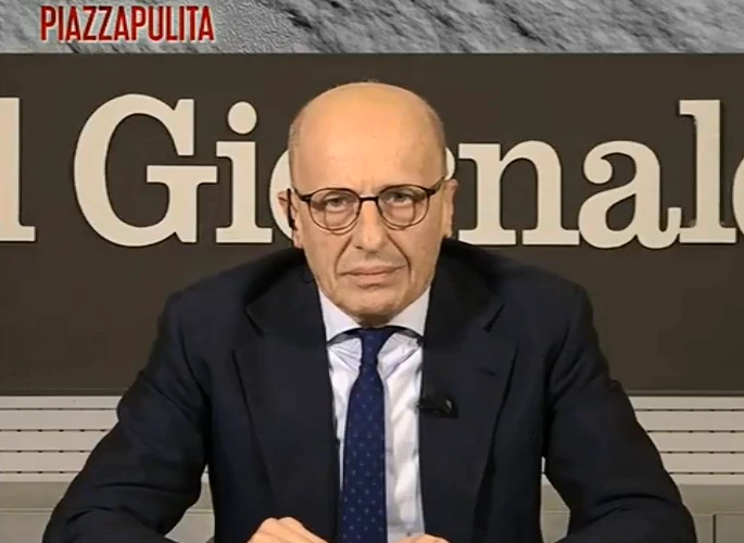 Alessandro Sallusti demolisce Luigi Di Maio: "Mi stupisce la sua faccia di tolla, mi fa quasi tenerezza"