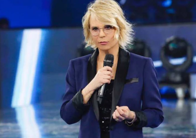Amici, Maria De Filippi fa fuori i coach e sceglie nuovi giudici a sorpresa: via al tutti contro tutti