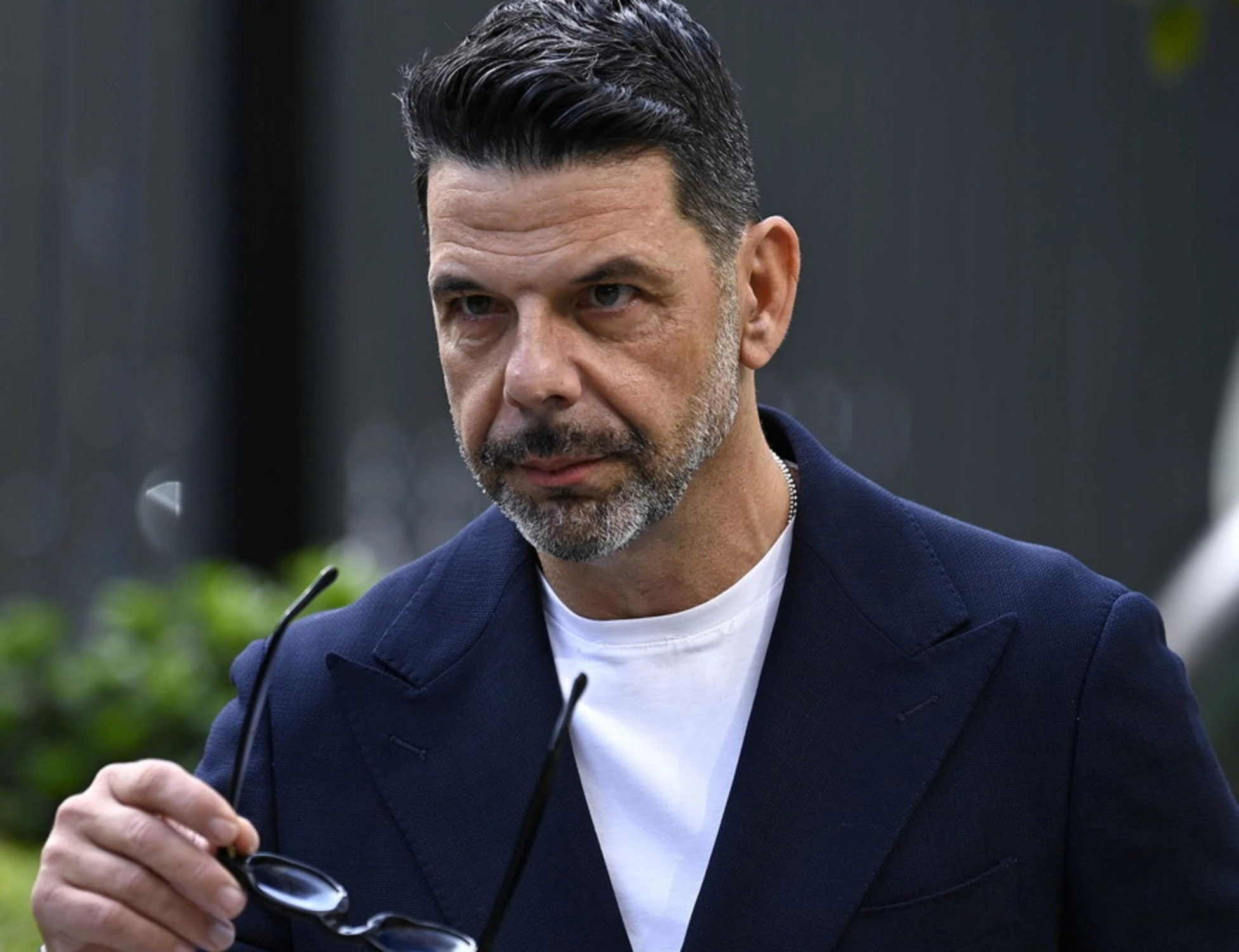 Report-Salvo Sottile, rissa nel cortile Rai: "Come va?", "Pezzo di m***"