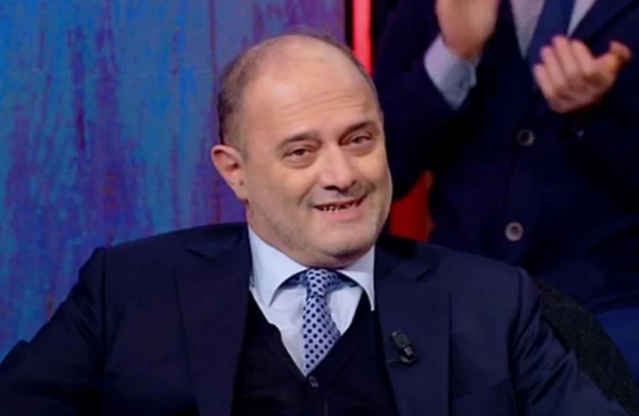 Quarta Repubblica, scivolone di Nicola Porro: chiede a Franco Bechis la prima pagina del Tempo ma...
