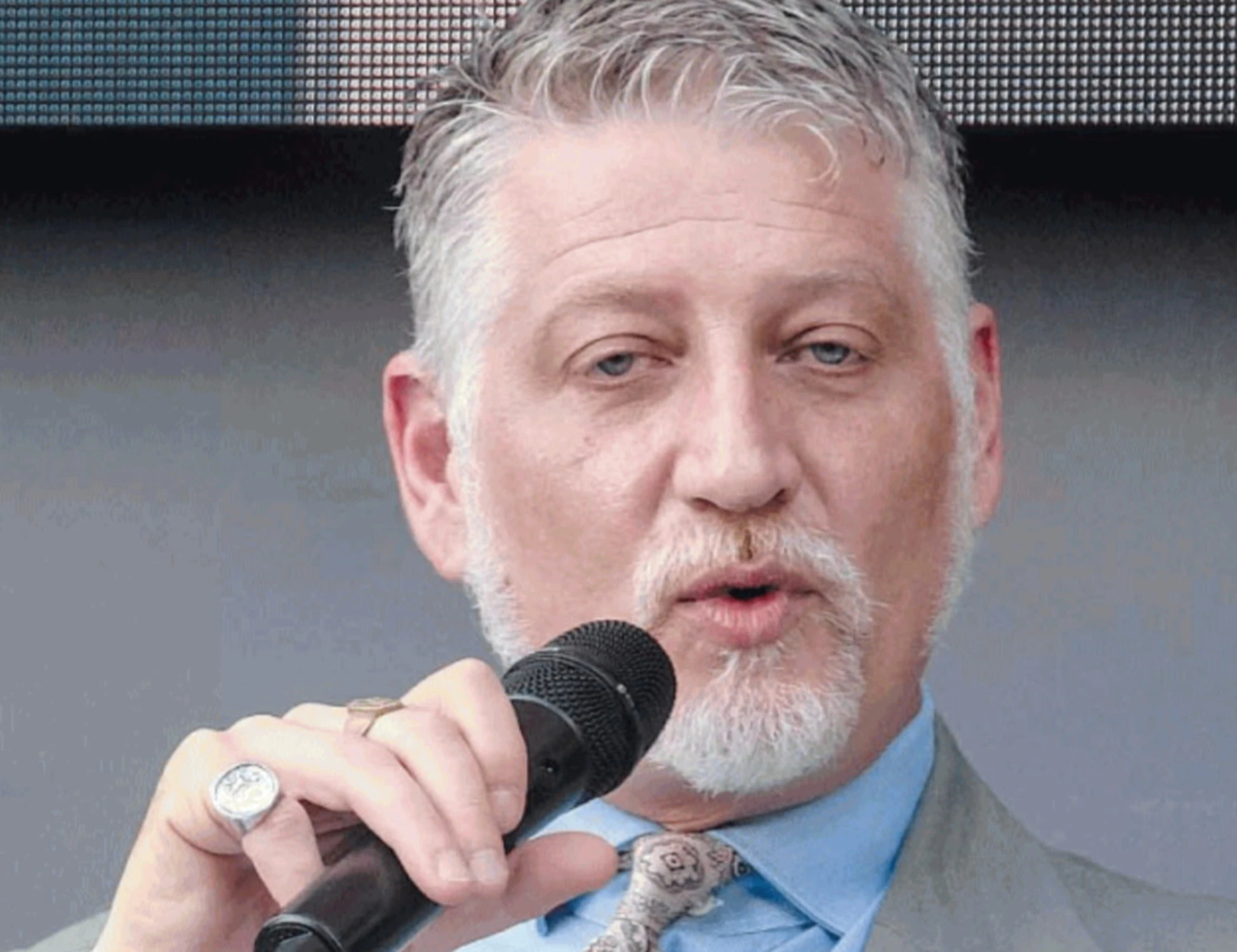 Giuli, schiaffo alla sinistra: "Prima di noi Cinecittà era l'Unione sovietica"