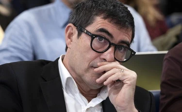 Nicola Fratoianni farnetica contro Meloni: "Vergogna, delirio, ha condannato l'Italia"