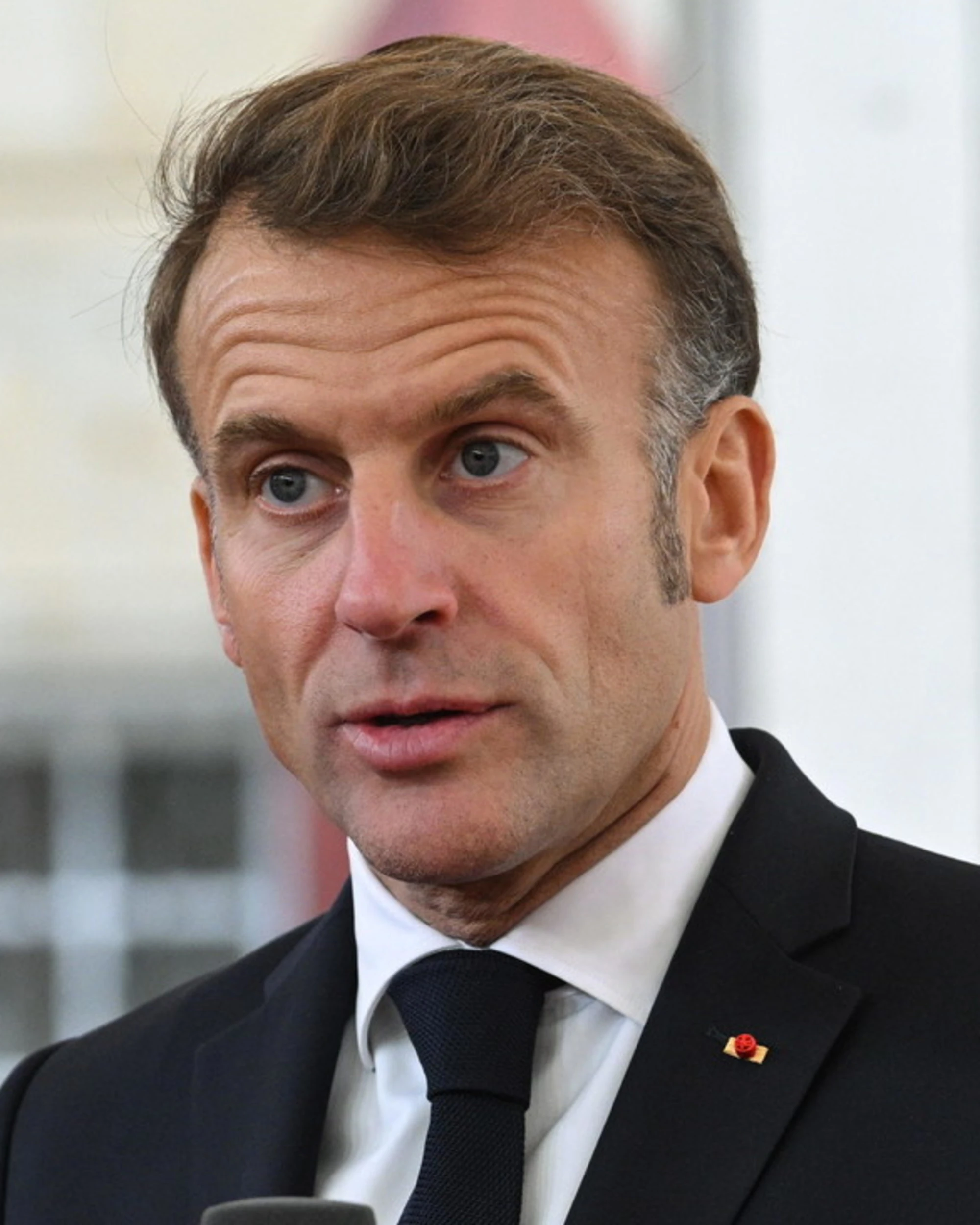 Francia, l'ennesima farsa di Macron: riconfermato Lecornu primo ministro