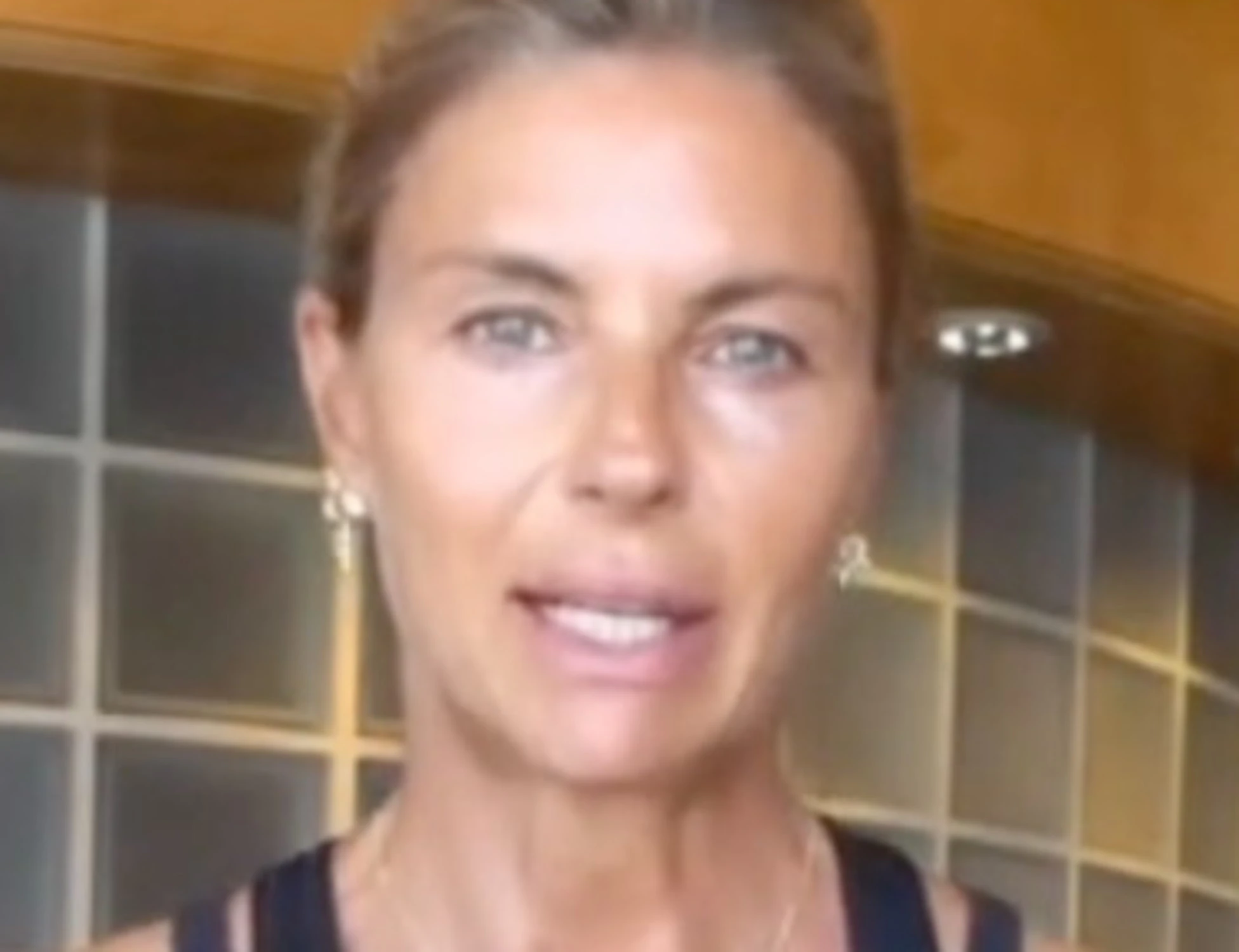 Martina Colombari, la confessione: "Ho una diastasi addominale"