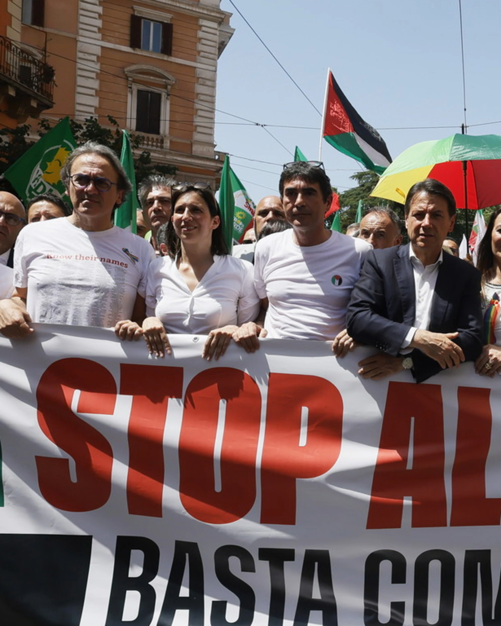 Corteo a Roma, i pro-Pal contestano Pd, M5s e Avs: "Intervento tardivo"