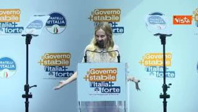 Meloni sull'opposizione: Quando c'erano loro al Governo i banchi a rotelle arrivavano in orario