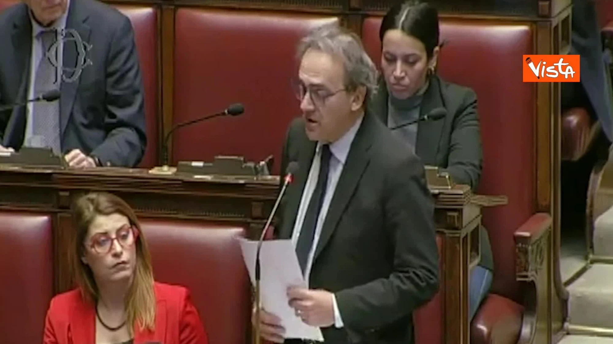 Angelo Bonelli, la denuncia in aula: "Mi hanno minacciato, via la testa col machete"