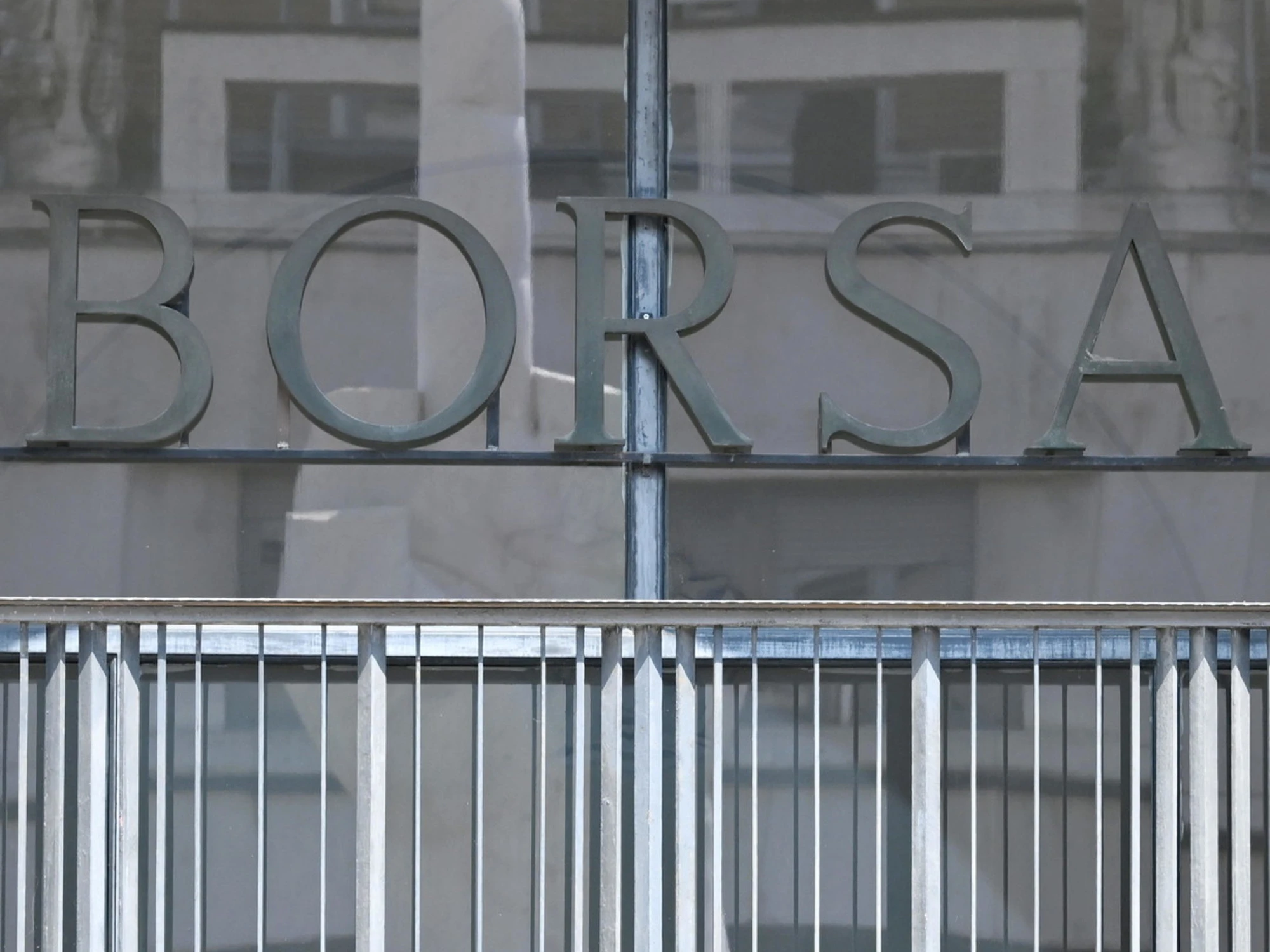 La Borsa ai massimi dal 2007. E i titoli di Stato vanno a ruba