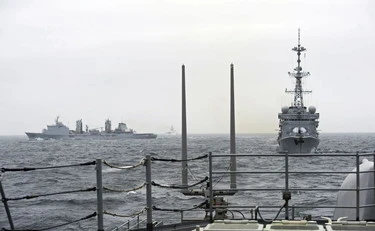 Portaerei britannica insegue nave della marina russa: l'incrocio pericolosissimo, cos'è successo