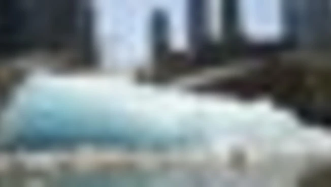 Drake e il blocco di ghiaccio a Toronto, arrivano i vigili del fuoco