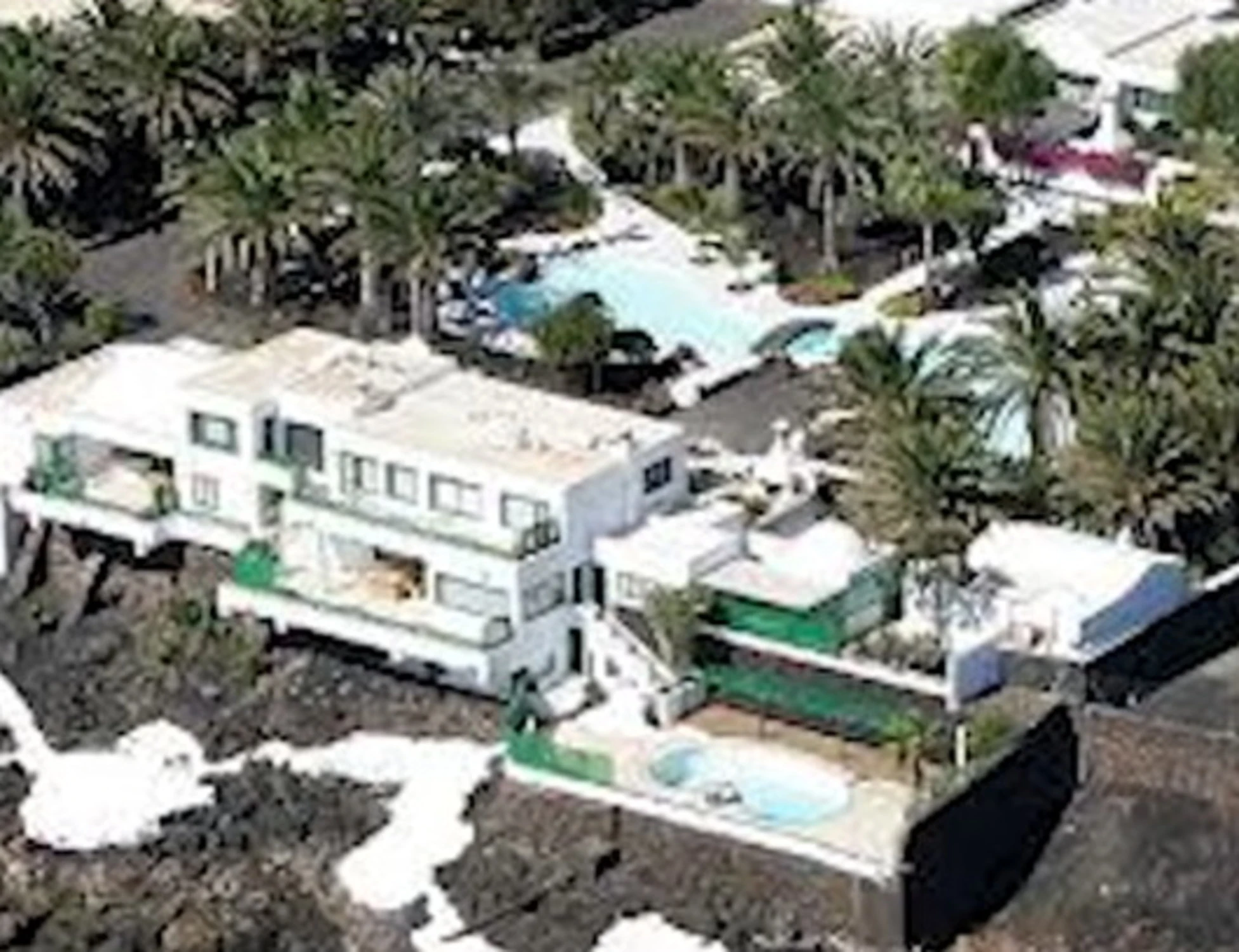 Pedro Sanchez, la "casetta" in cui trascorre le vacanze: 12 camere, suite, piscine e campo da tennis