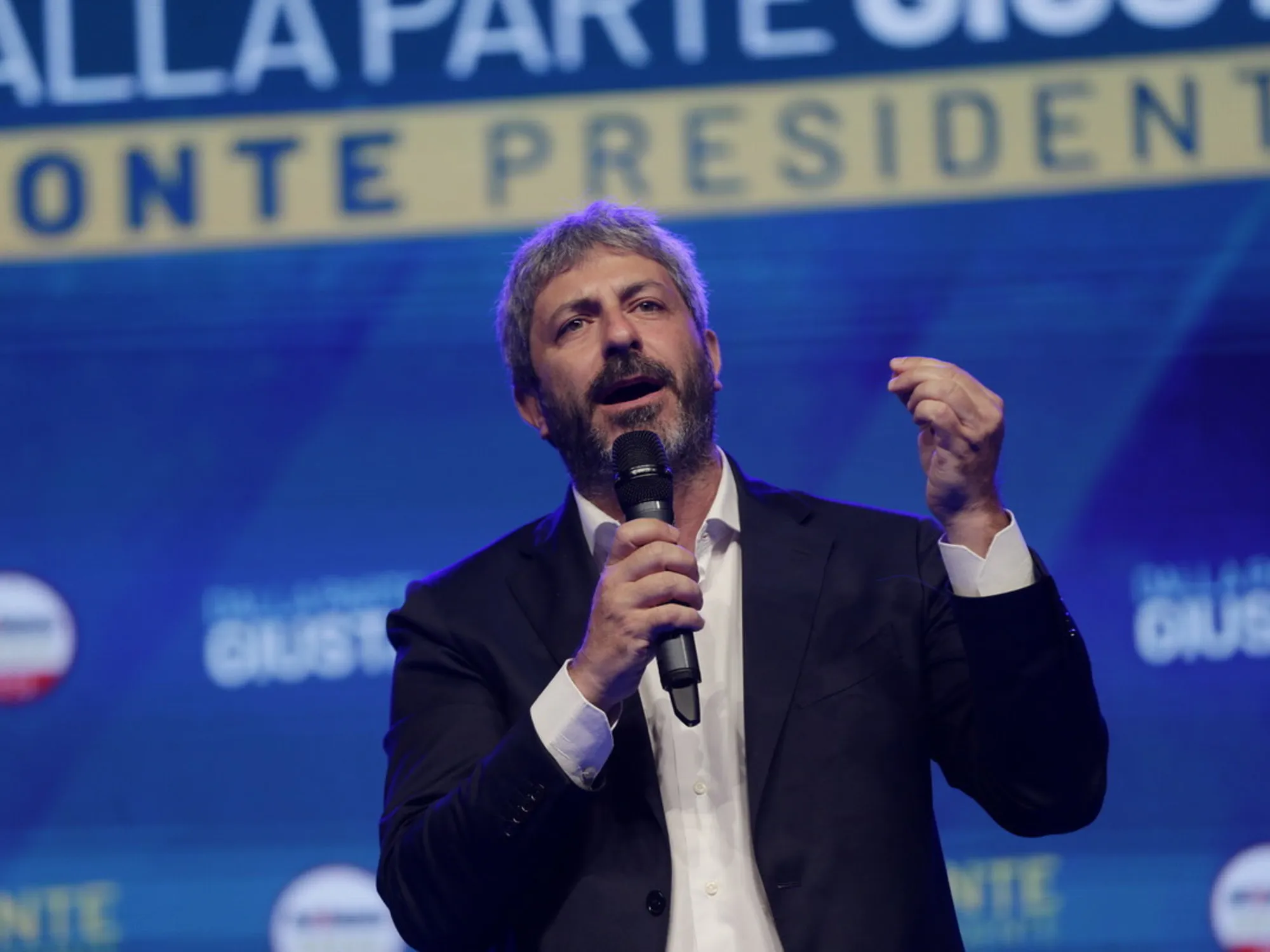 Leggi l'articolo: &nbsp;Roberto Fico