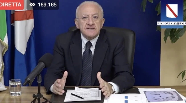 Vincenzo De Luca annuncia il lockdown e rifiuta le domande dei giornalisti: "O così, o camion con centinaia di bare"