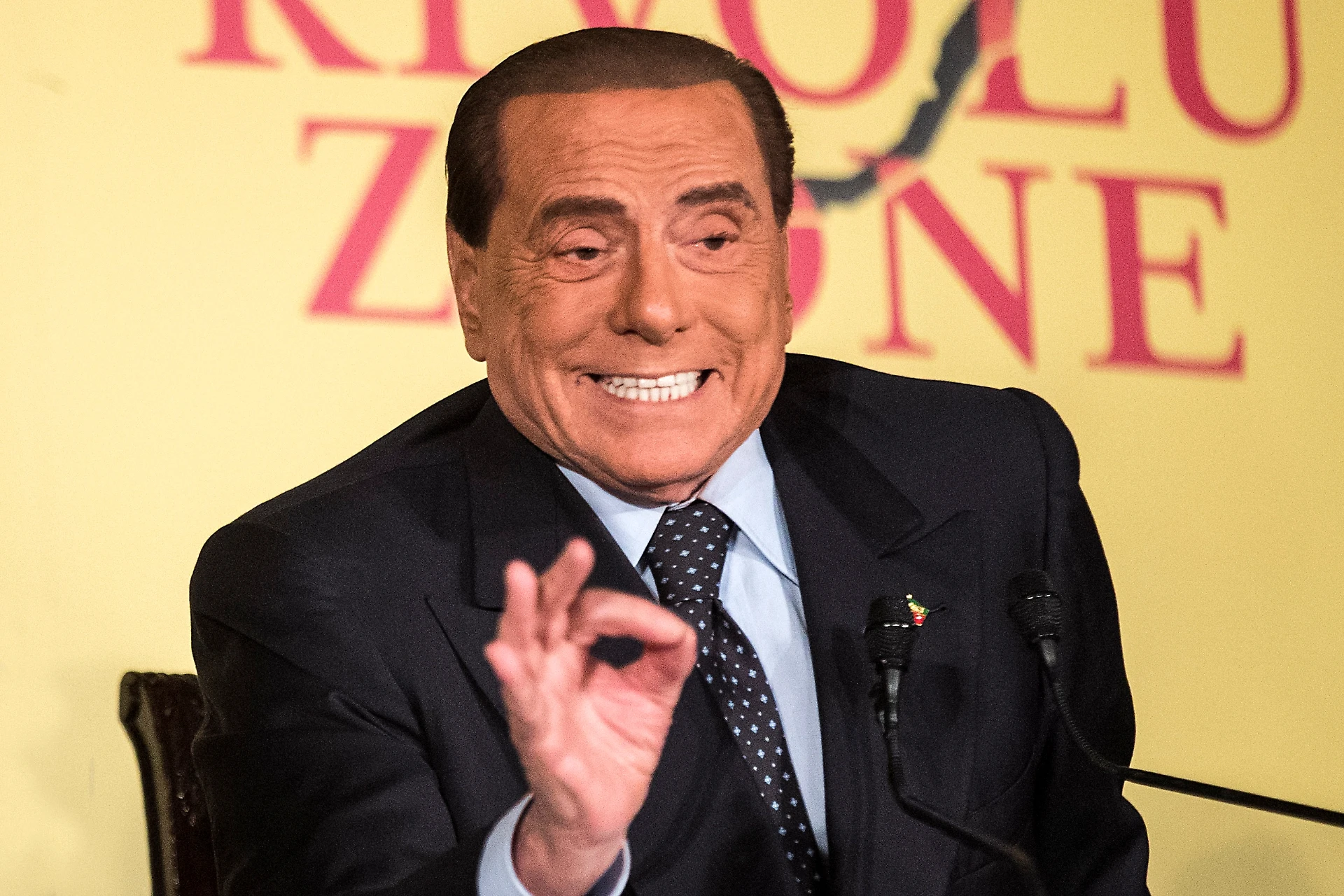 Silvio Berlusconi, l'ultima mossa disperata in Sardegna: obiettivo, non sparire